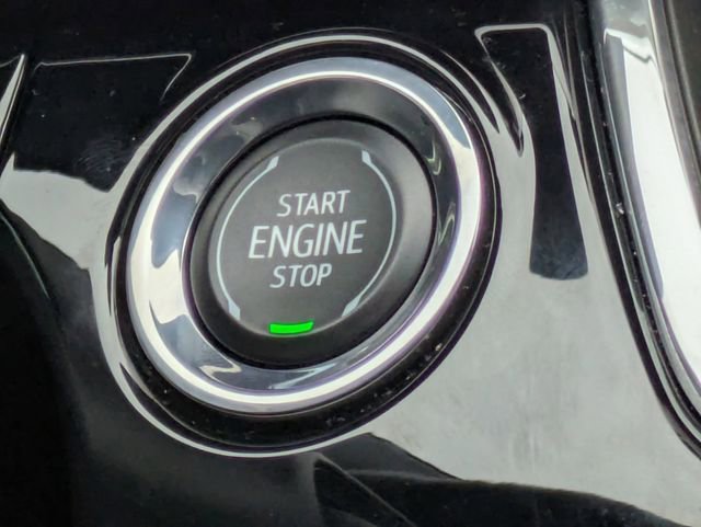 Used 2024 Chevrolet Trax RS w/ Sunroof Package FWD image 29