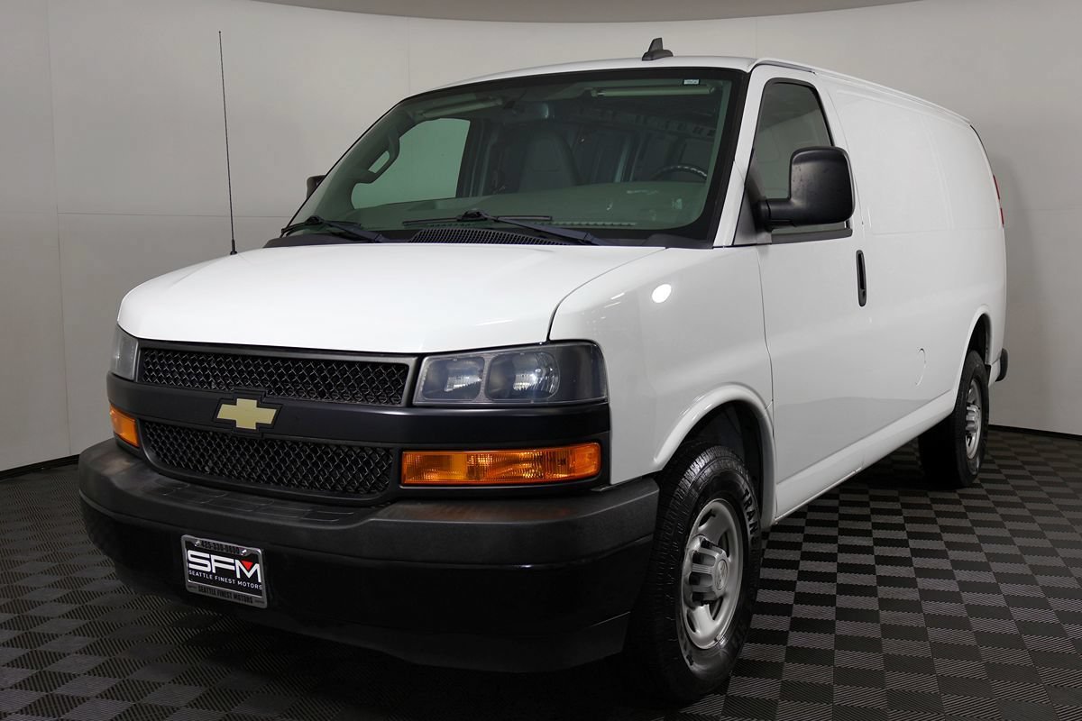 Used 2018 Chevrolet Express 2500 w/ Driver Convenience Package RWD image 3