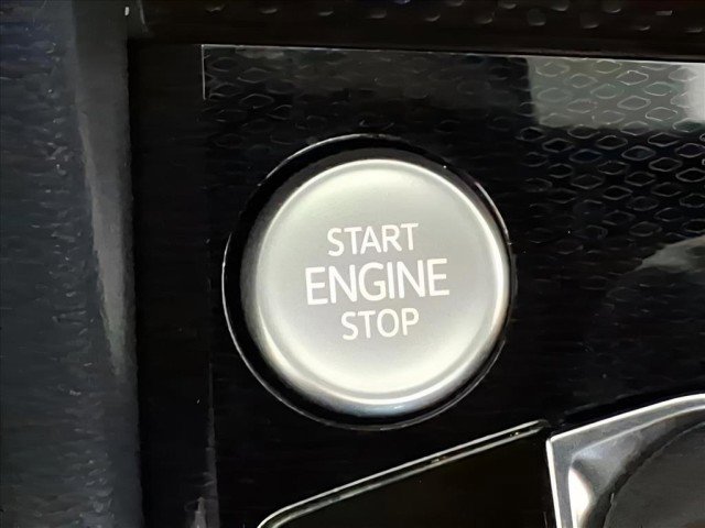 New 2025 Volkswagen Taos SEL image 15