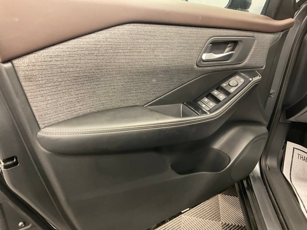 Used 2023 Nissan Rogue SV AWD/4WD image 16