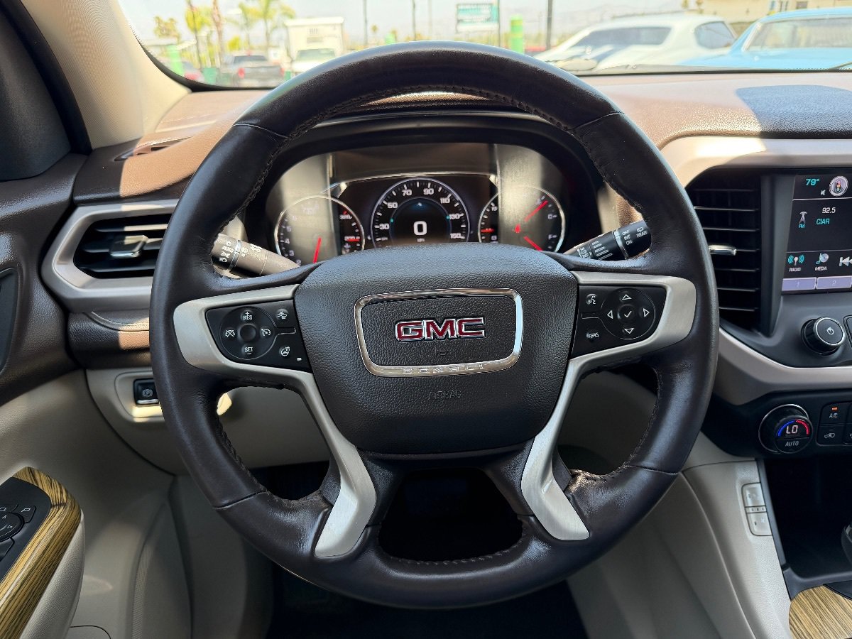 Used 2017 GMC Acadia Denali w/ Technology Package FWD image 18