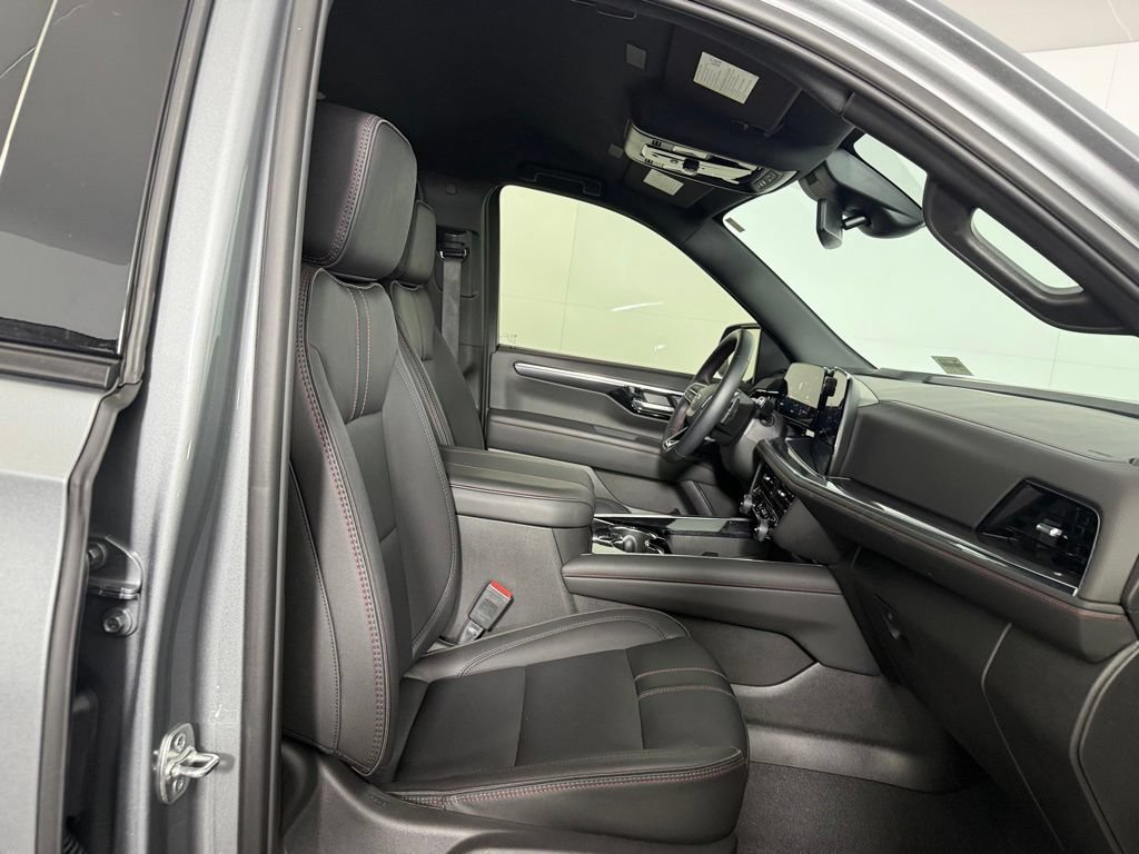 Used 2026 Chevrolet Suburban RST RWD image 27
