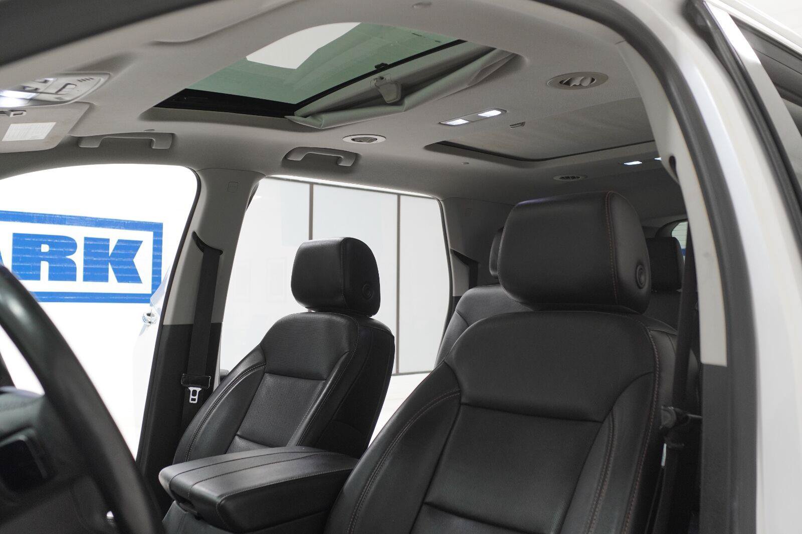 Used 2018 Chevrolet Traverse Premier w/ Driver Confidence II Package FWD image 6