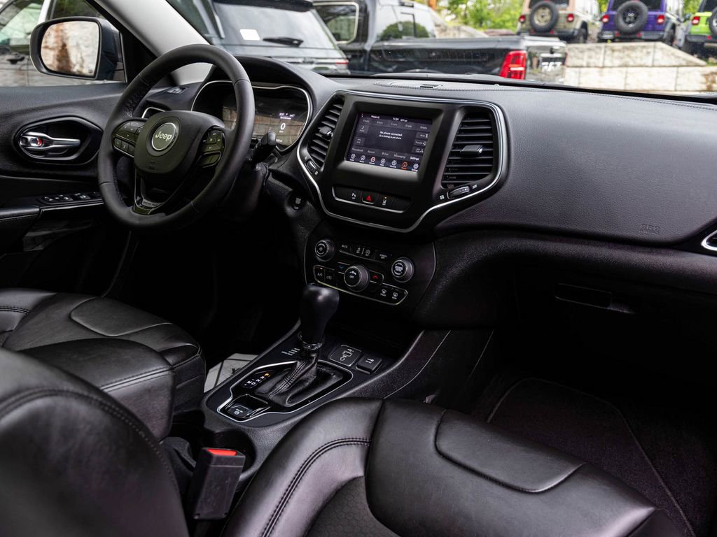 Used 2021 Jeep Cherokee Latitude Plus w/ Sun & Sound Group AWD/4WD image 31