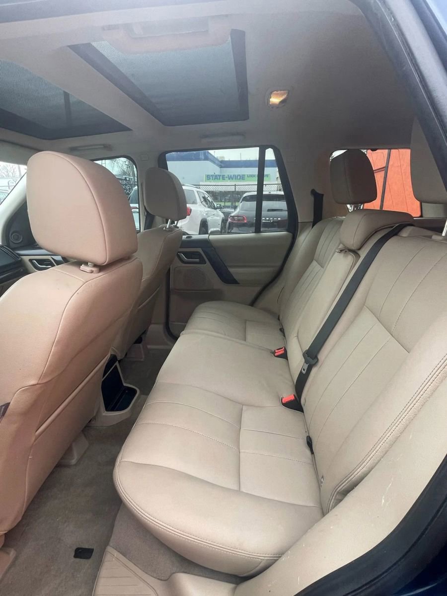 Used 2013 Land Rover LR2 HSE image 9