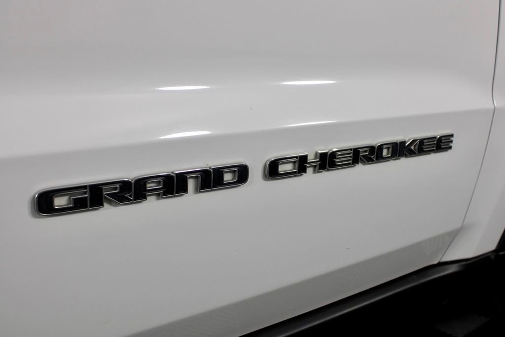 Used 2018 Jeep Grand Cherokee Limited image 10