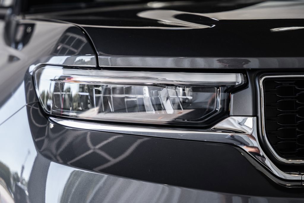 New 2025 Jeep Grand Cherokee Laredo X w/ Luxury Tech Group I image 12