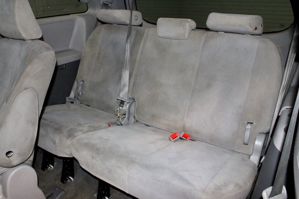Used 2015 Toyota Sienna L image 21