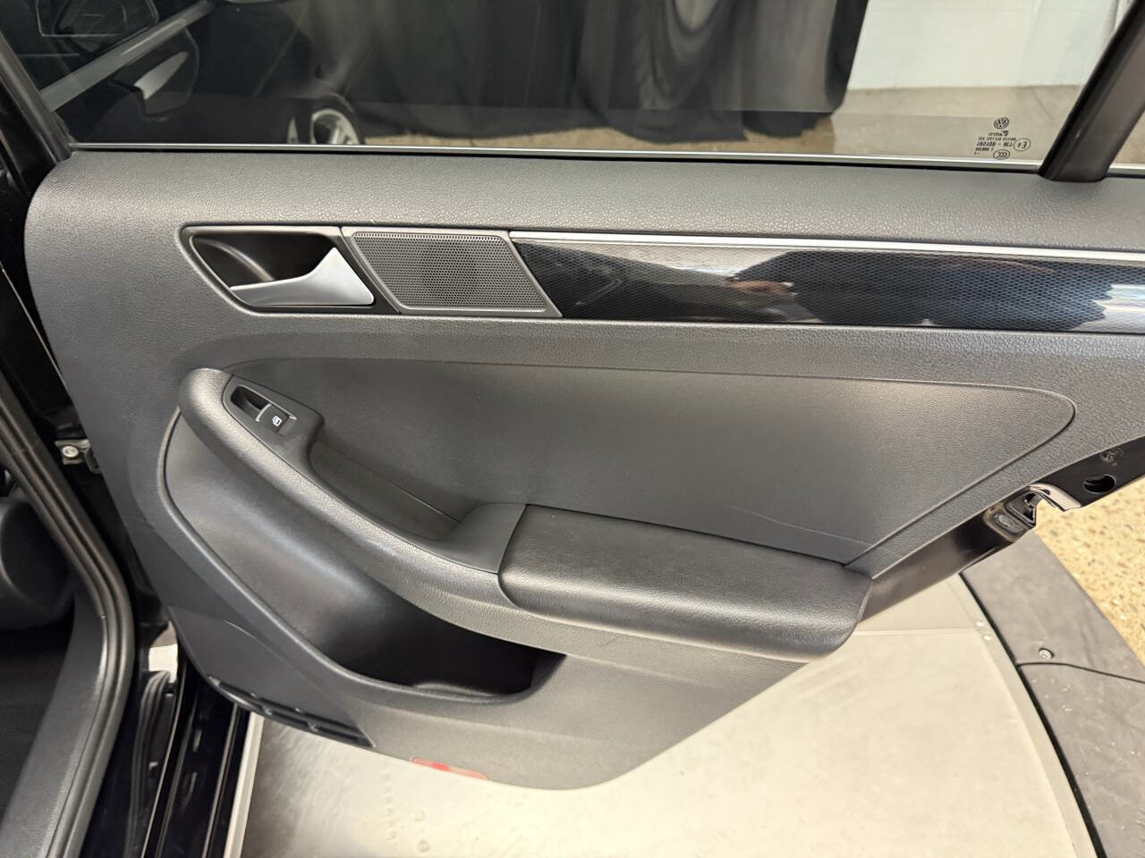 Used 2017 Volkswagen Jetta SEL image 22