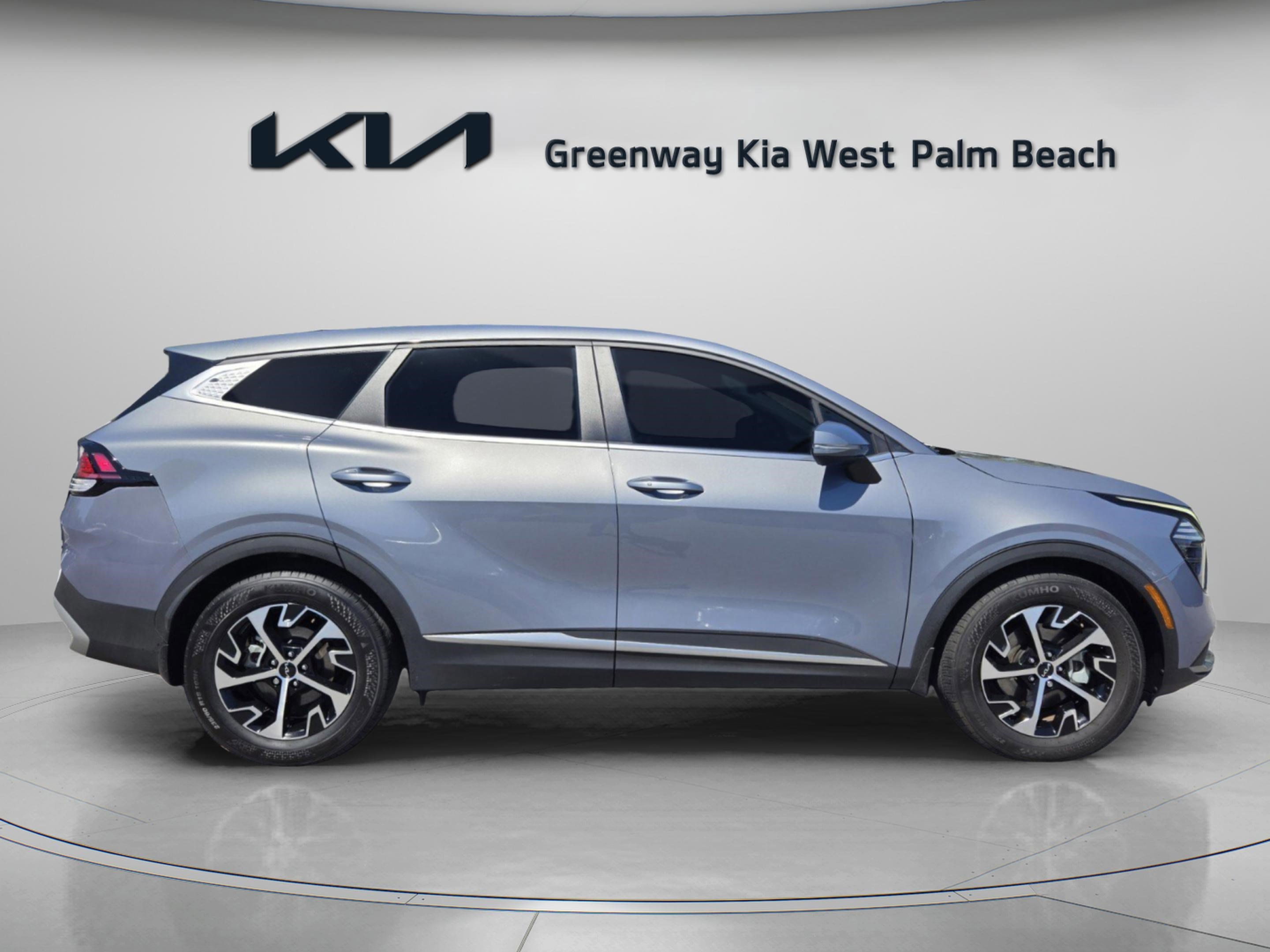 Used 2024 Kia Sportage EX image 8