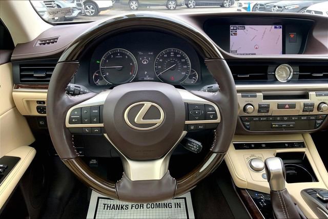 Used 2016 Lexus ES 350 350 w/ Luxury Package w/Wood Trim image 4