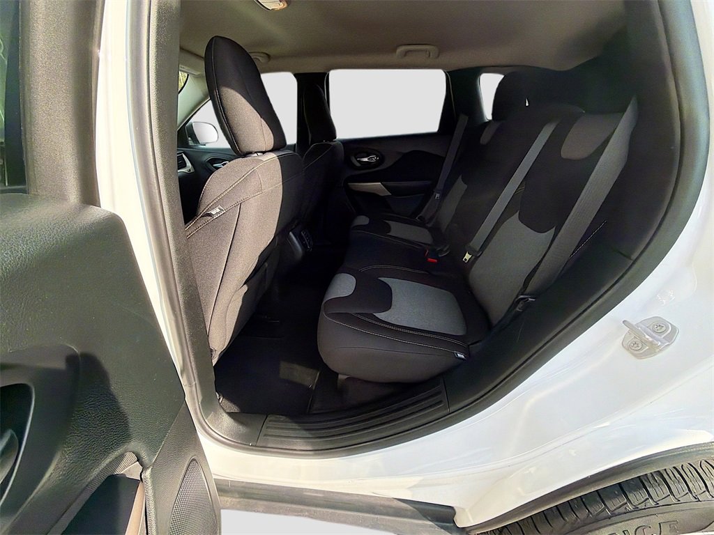 Used 2017 Jeep Cherokee Sport image 22