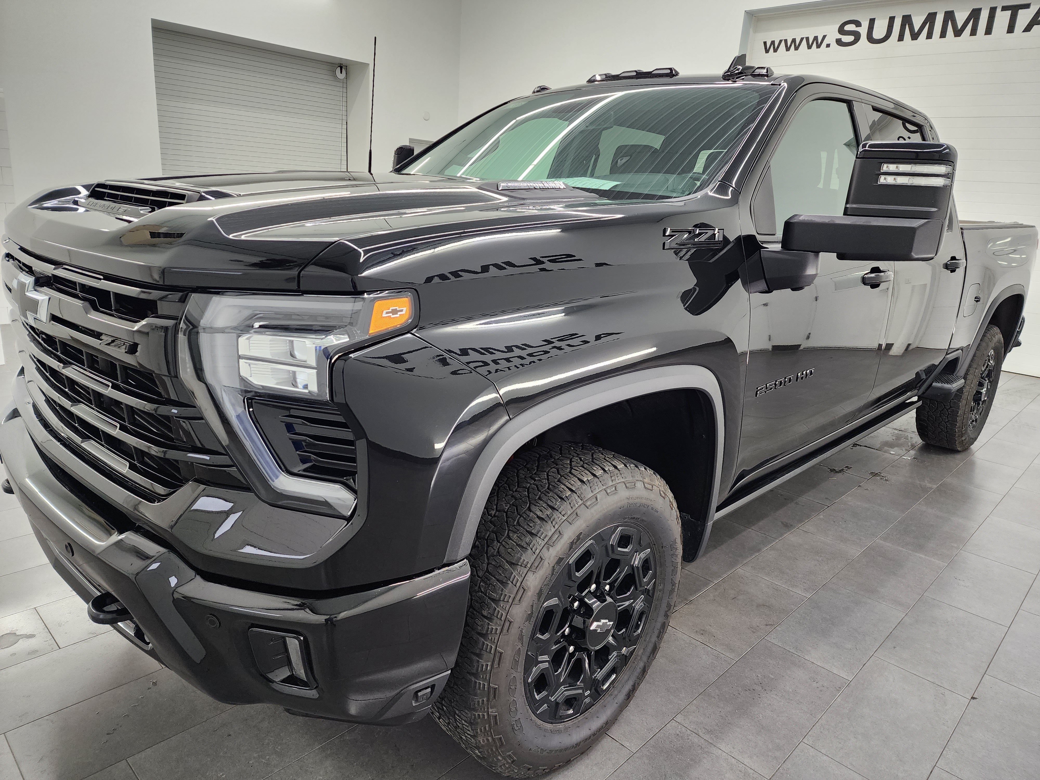 Used 2024 Chevrolet Silverado 2500 LTZ w/ LTZ Plus Package AWD/4WD image 7