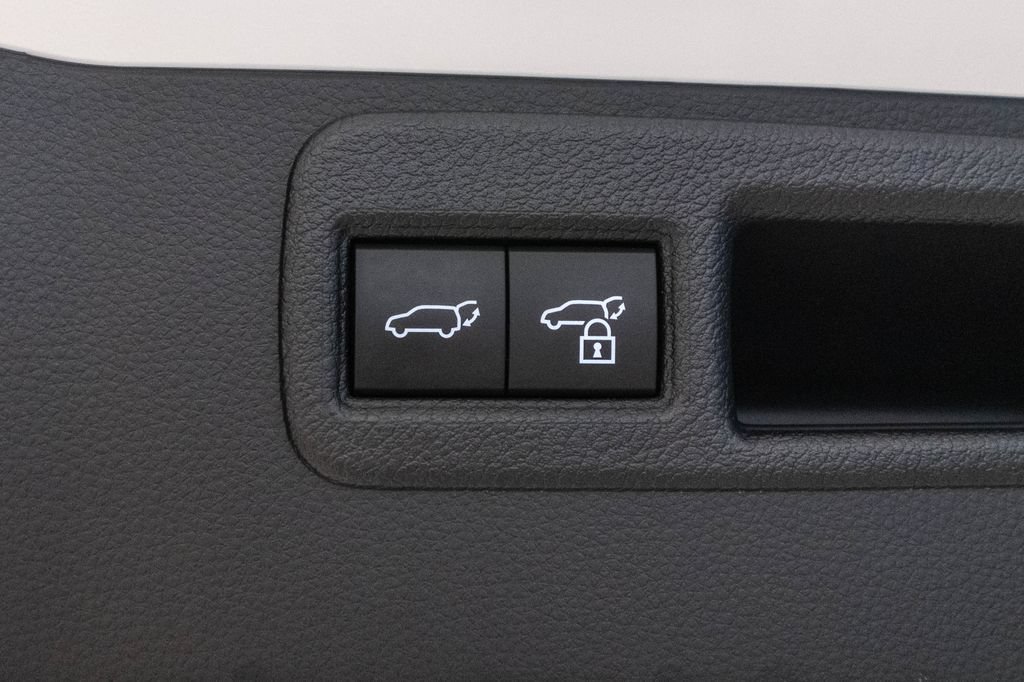 Certified 2024 Toyota Venza XLE AWD/4WD image 35