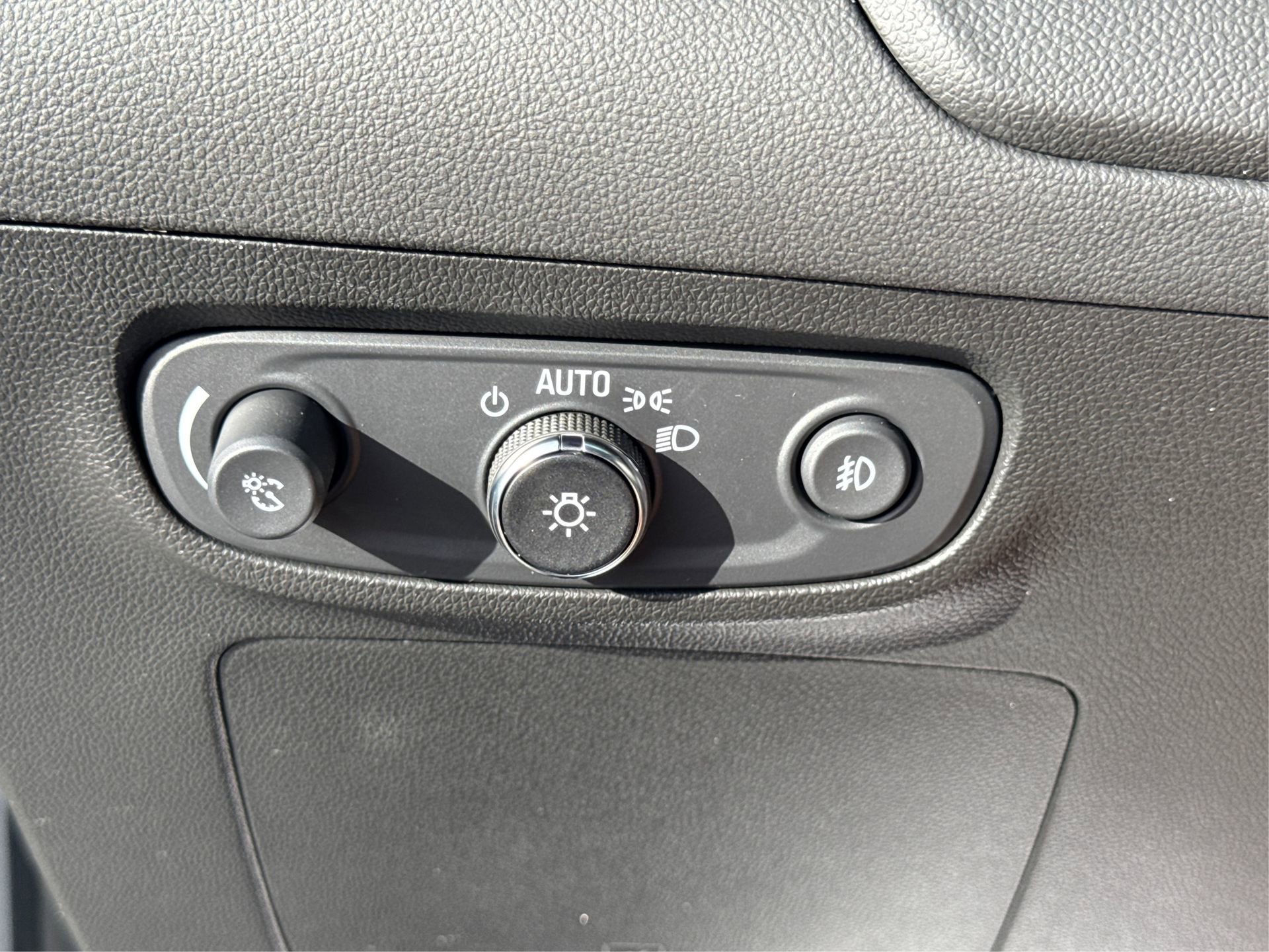 Used 2023 Buick Encore GX Select w/ Sport Touring Package image 23