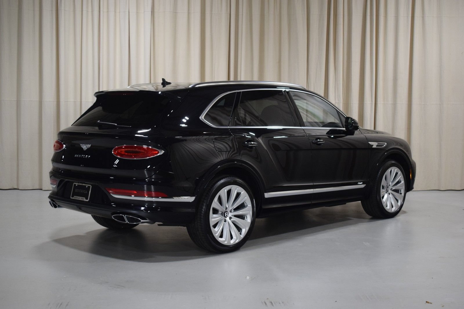 New 2025 Bentley Bentayga AWD/4WD image 3