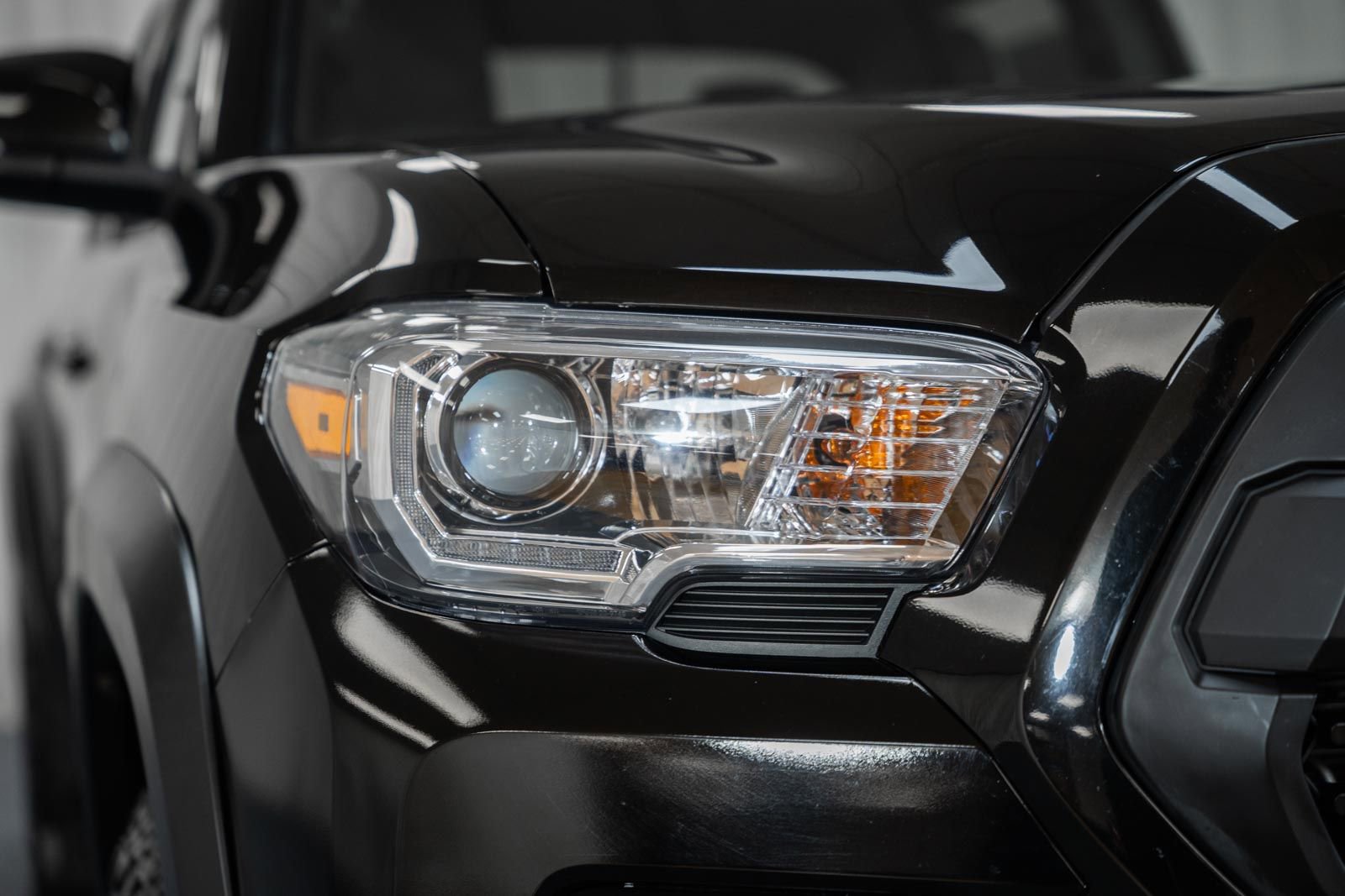 Used 2017 Toyota Tacoma TRD Off-Road w/ Tow Package (A/T) image 15