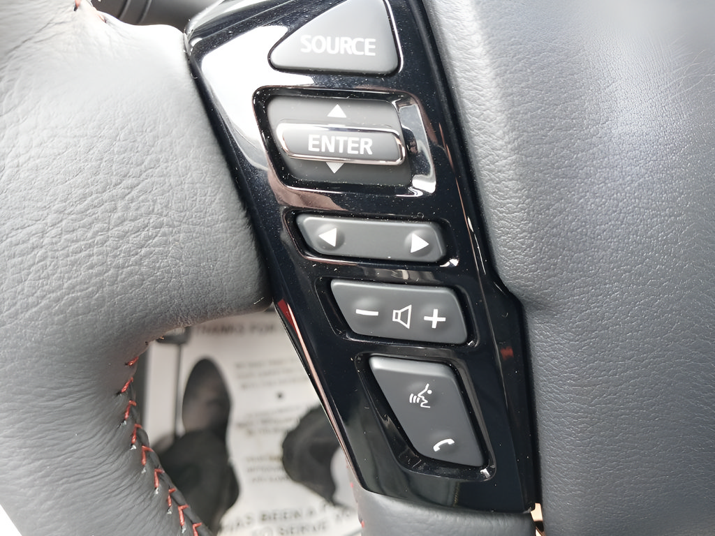 Used 2025 Nissan Frontier PRO-4X AWD/4WD image 29