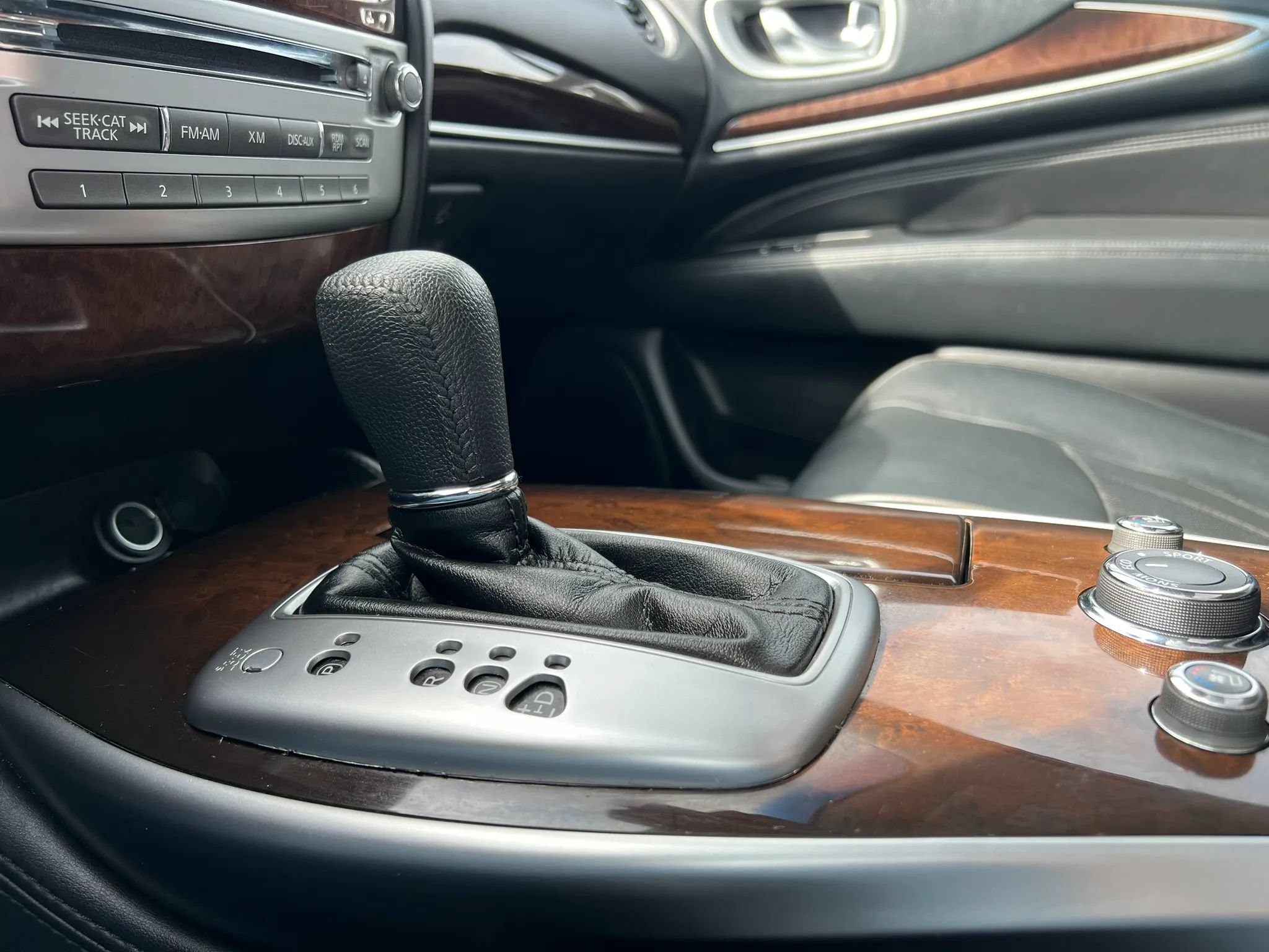 Used 2013 INFINITI JX35 AWD w/ Premium Pkg image 30