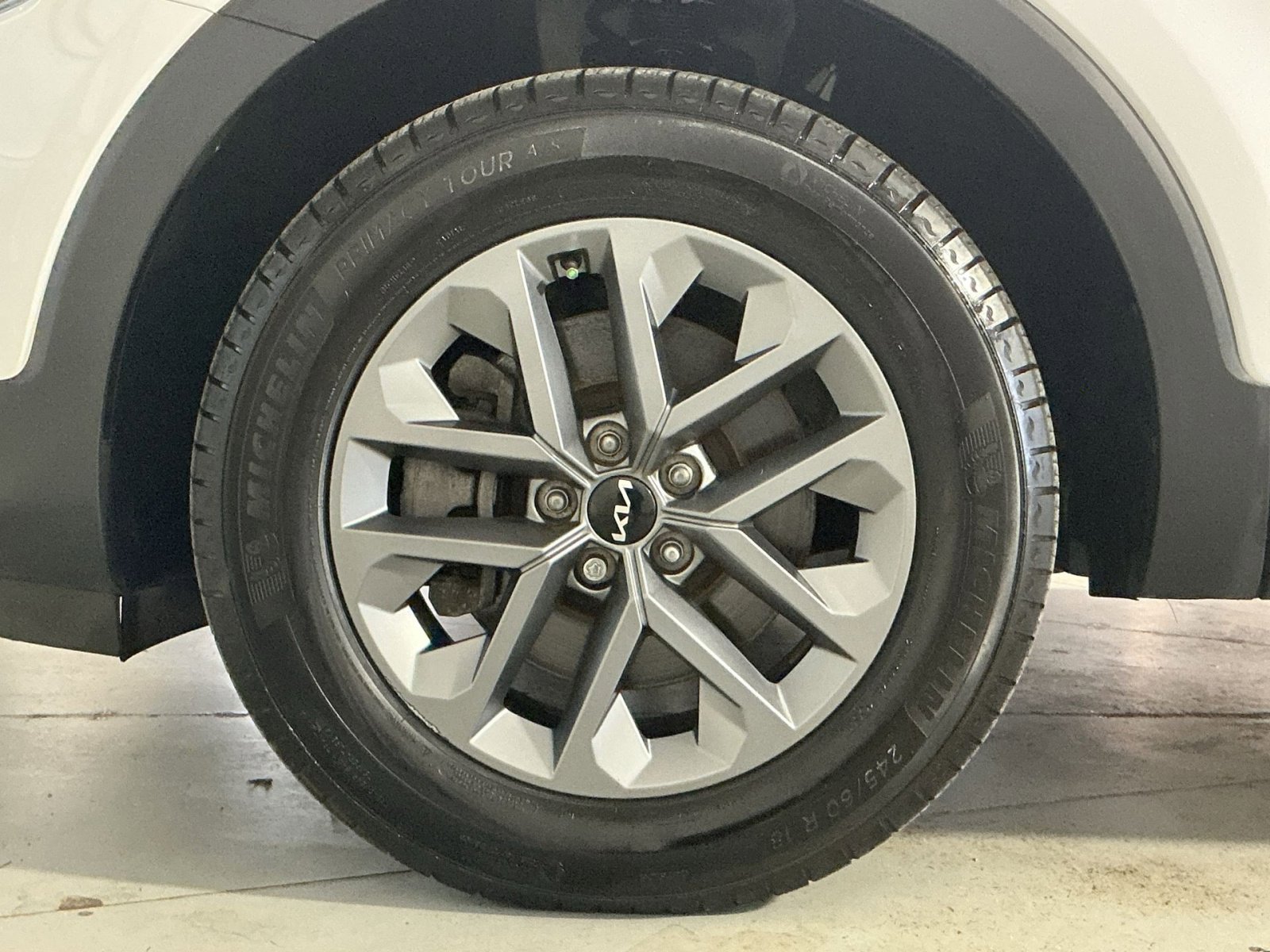 Used 2024 Kia Telluride LX image 13