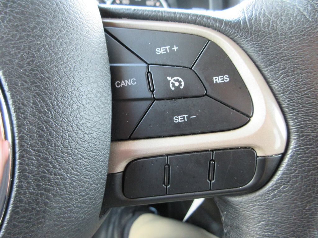 Used 2016 Jeep Renegade 75th Anniversary AWD/4WD image 26