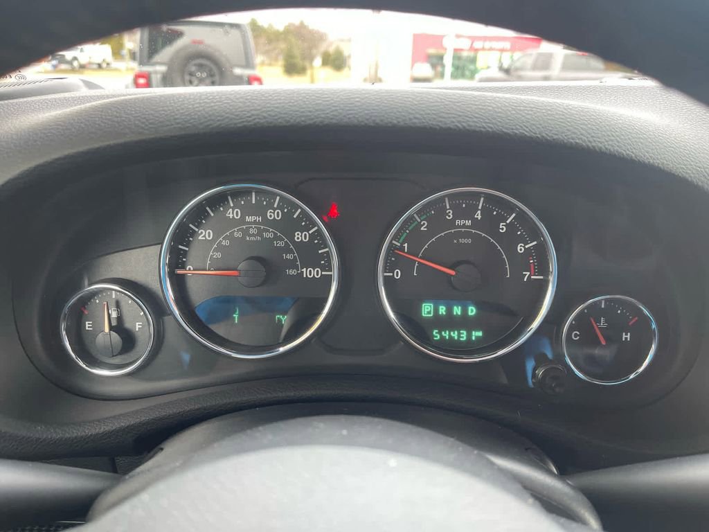 Used 2018 Jeep Wrangler Unlimited Sahara w/ Connectivity Group AWD/4WD image 22