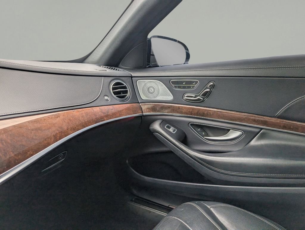 Used 2018 Mercedes-Benz S 560 4MATIC Sedan image 32