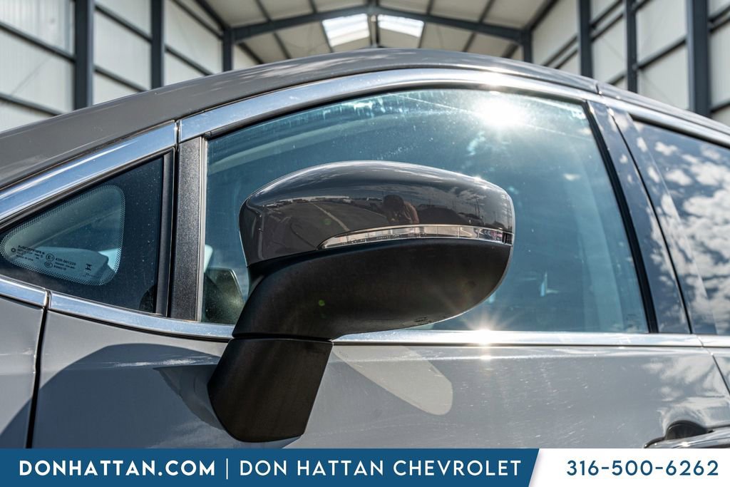 Used 2023 Chrysler Pacifica Touring-L image 29