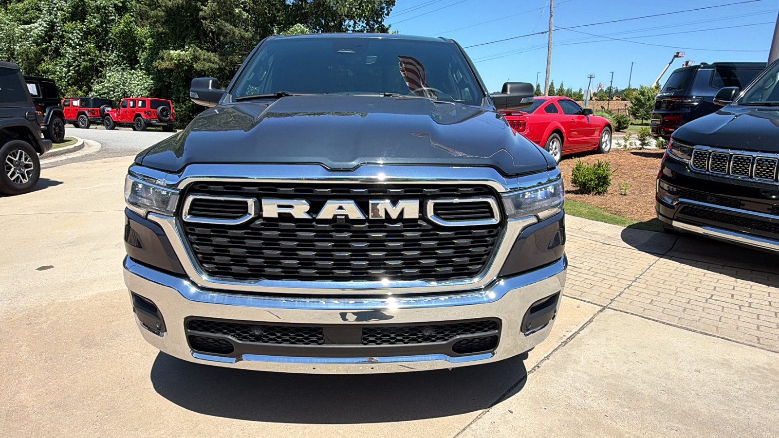 Used 2025 RAM 1500 Big Horn AWD/4WD image 3