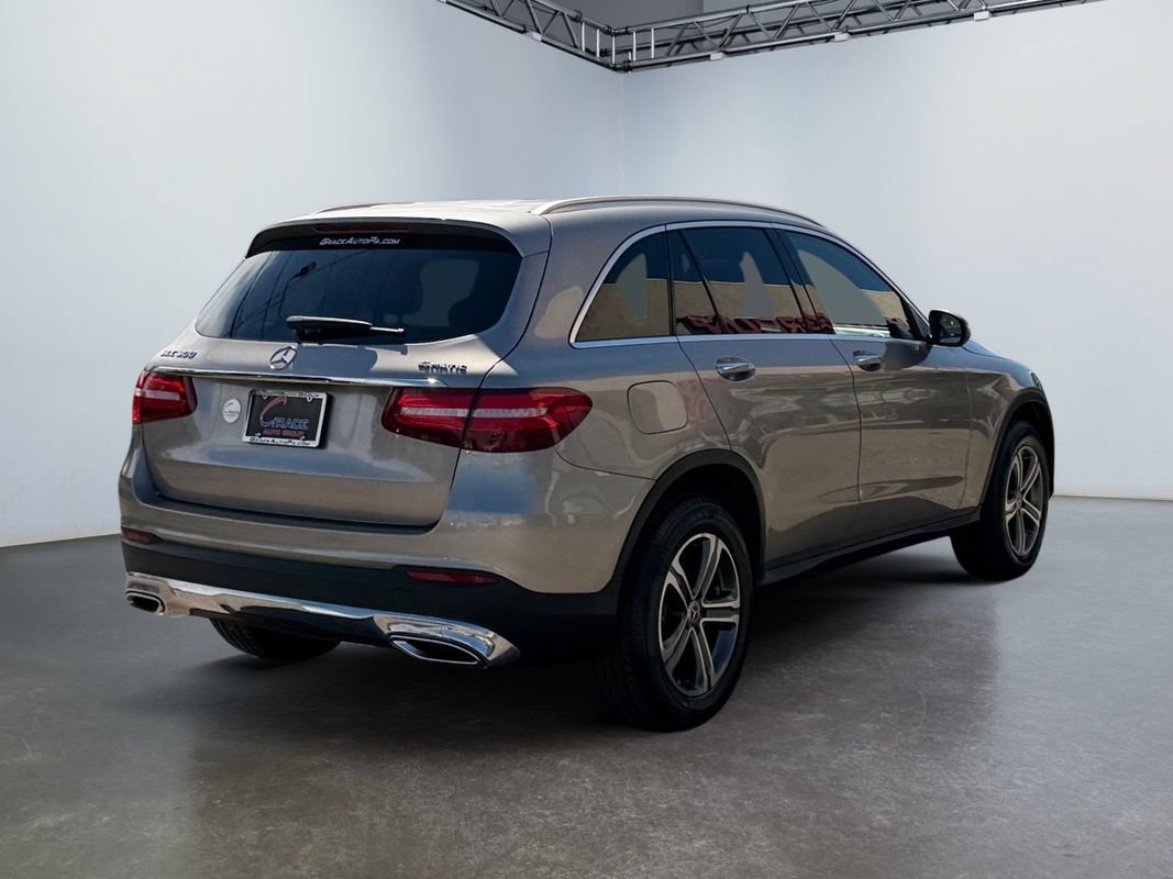 Used 2019 Mercedes-Benz GLC 300 4MATIC w/ Premium Package image 5