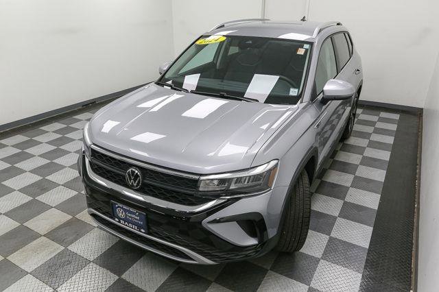 Certified 2024 Volkswagen Taos SE image 9