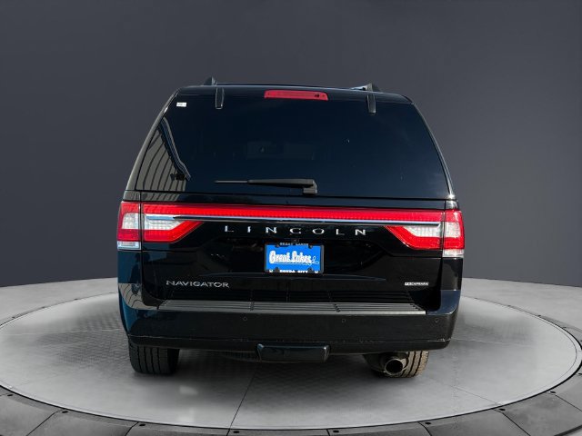 Used 2017 Lincoln Navigator Select AWD/4WD image 4