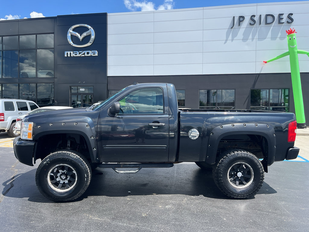 Used 2009 Chevrolet Silverado 1500 LT AWD/4WD image 2