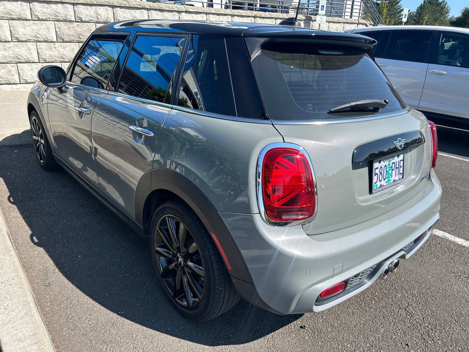 Used 2019 MINI Cooper S w/ Signature Upholstery Package FWD image 6