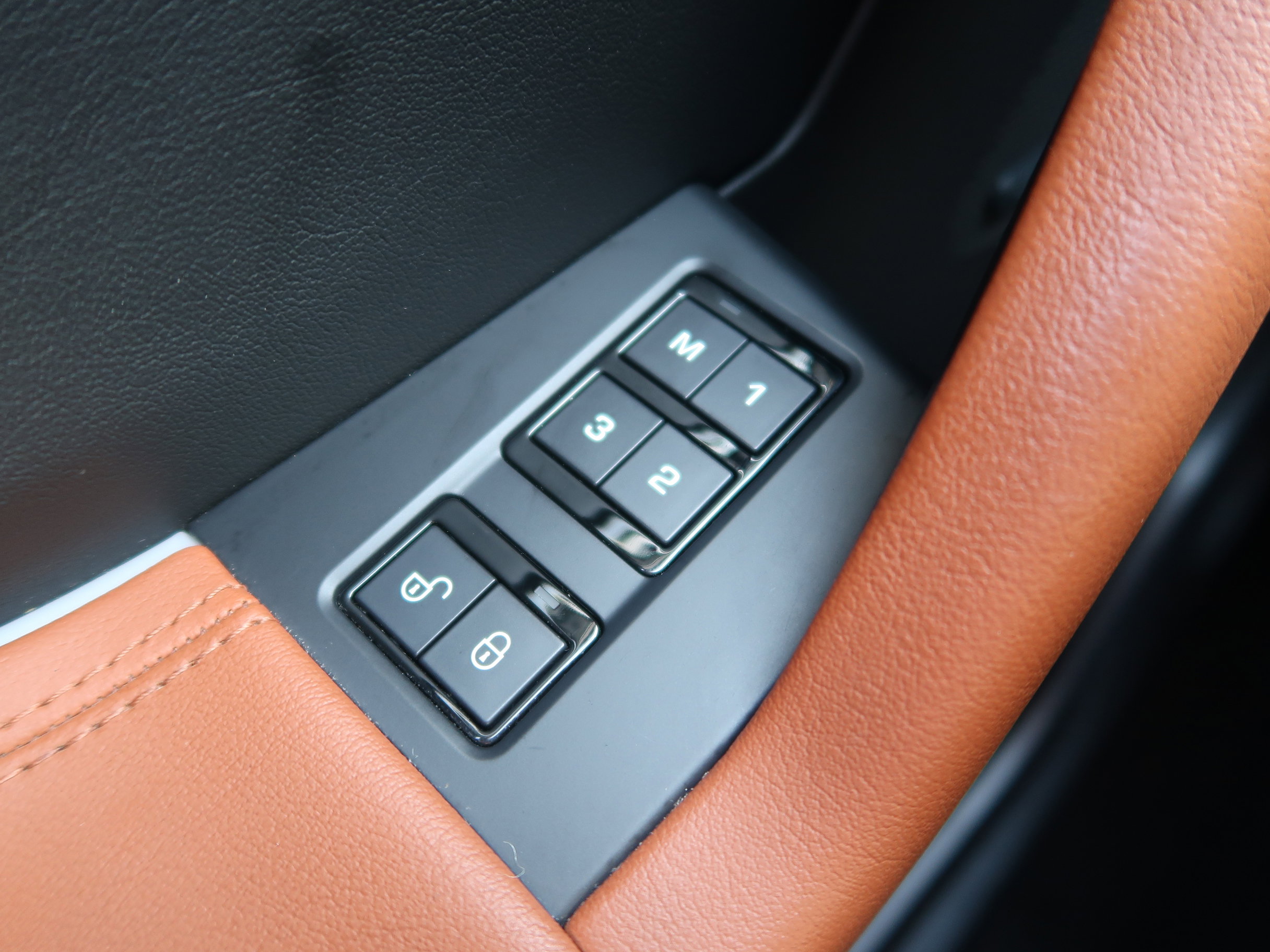 Used 2018 Jaguar F-PACE Portfolio image 27