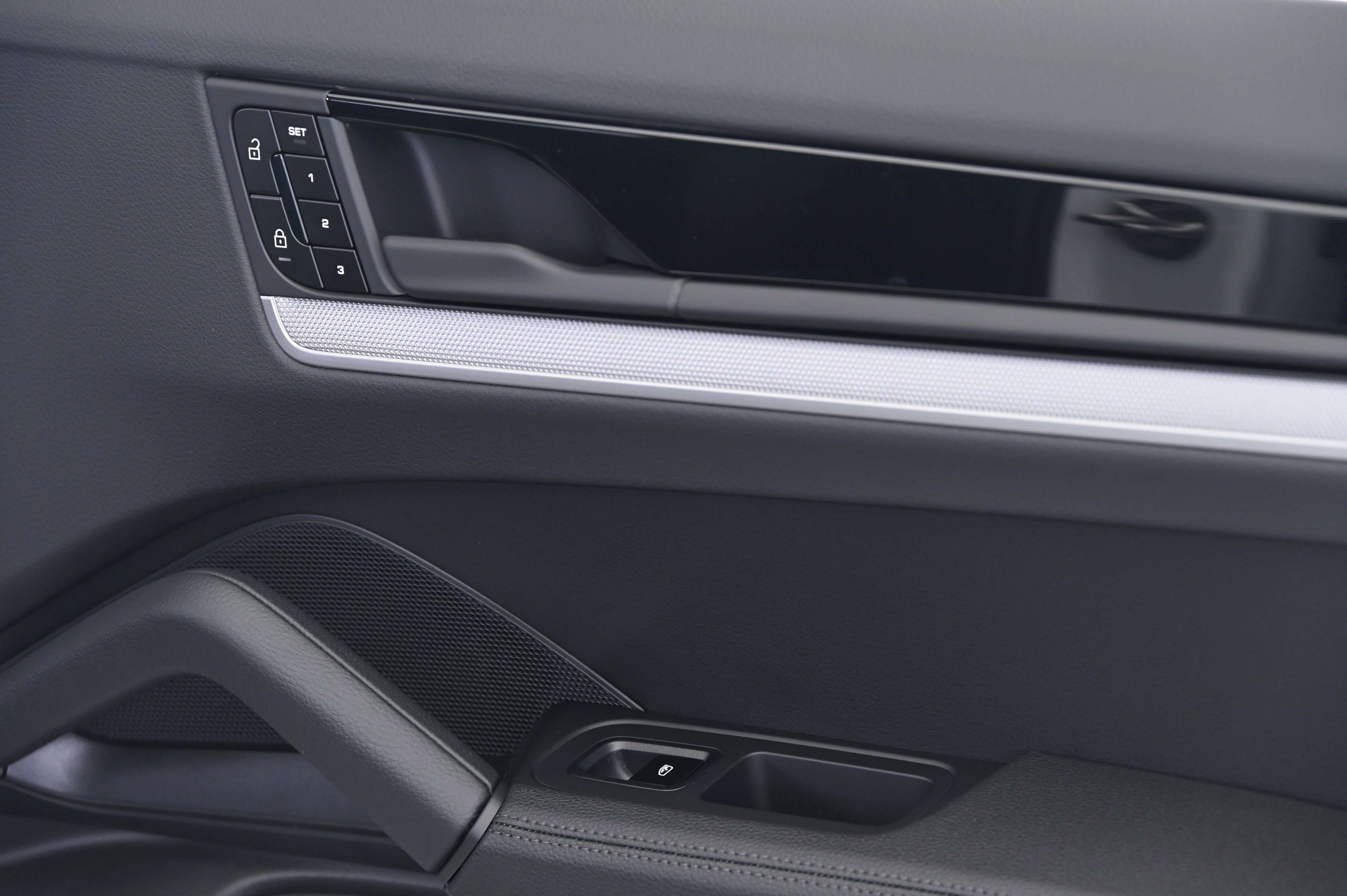 Certified 2025 Porsche Cayenne image 26