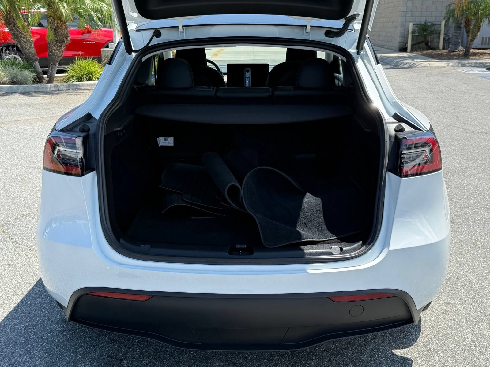 Used 2024 Tesla Model Y Long Range AWD/4WD image 16