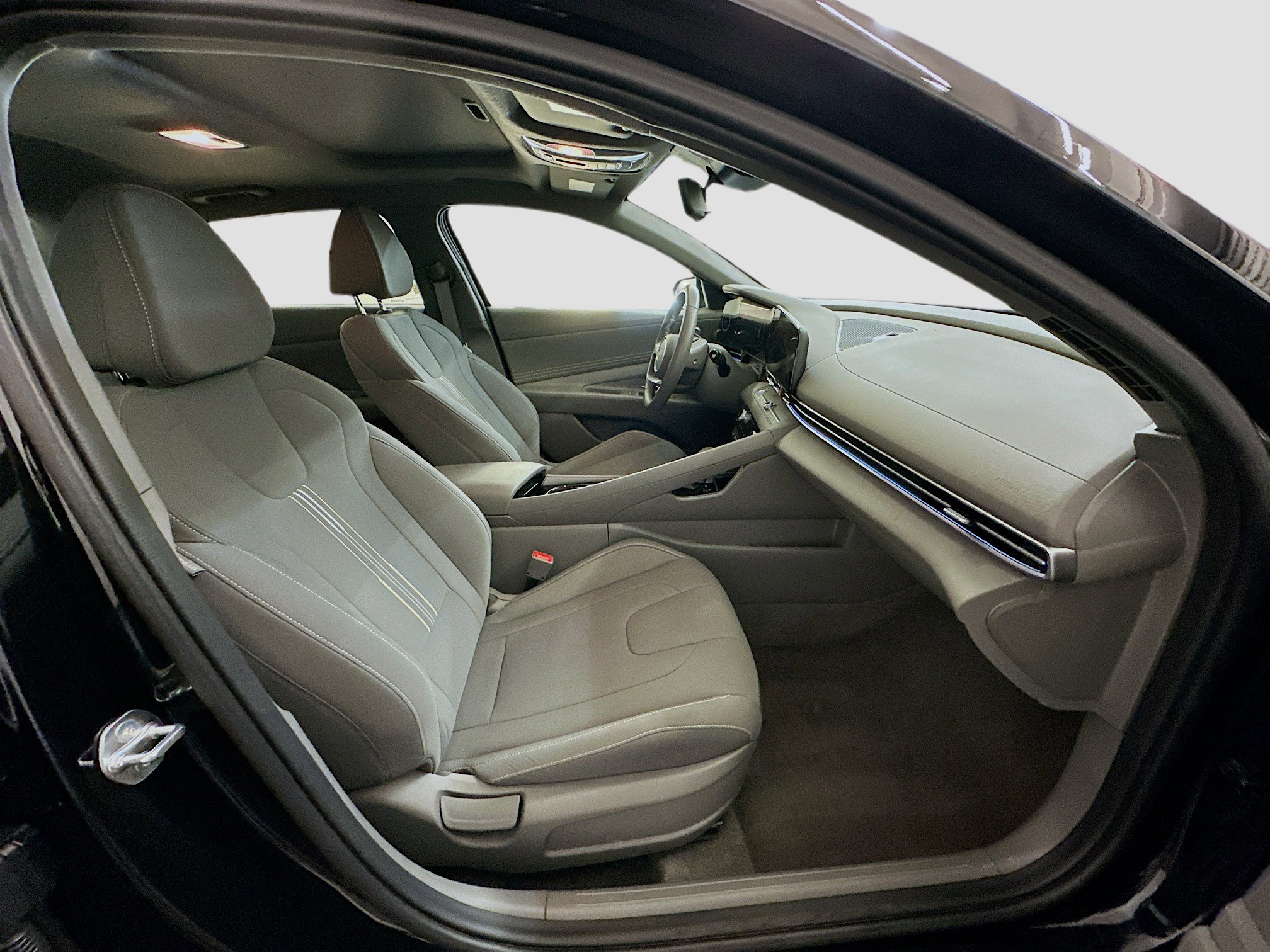 Used 2025 Hyundai Elantra SEL image 33