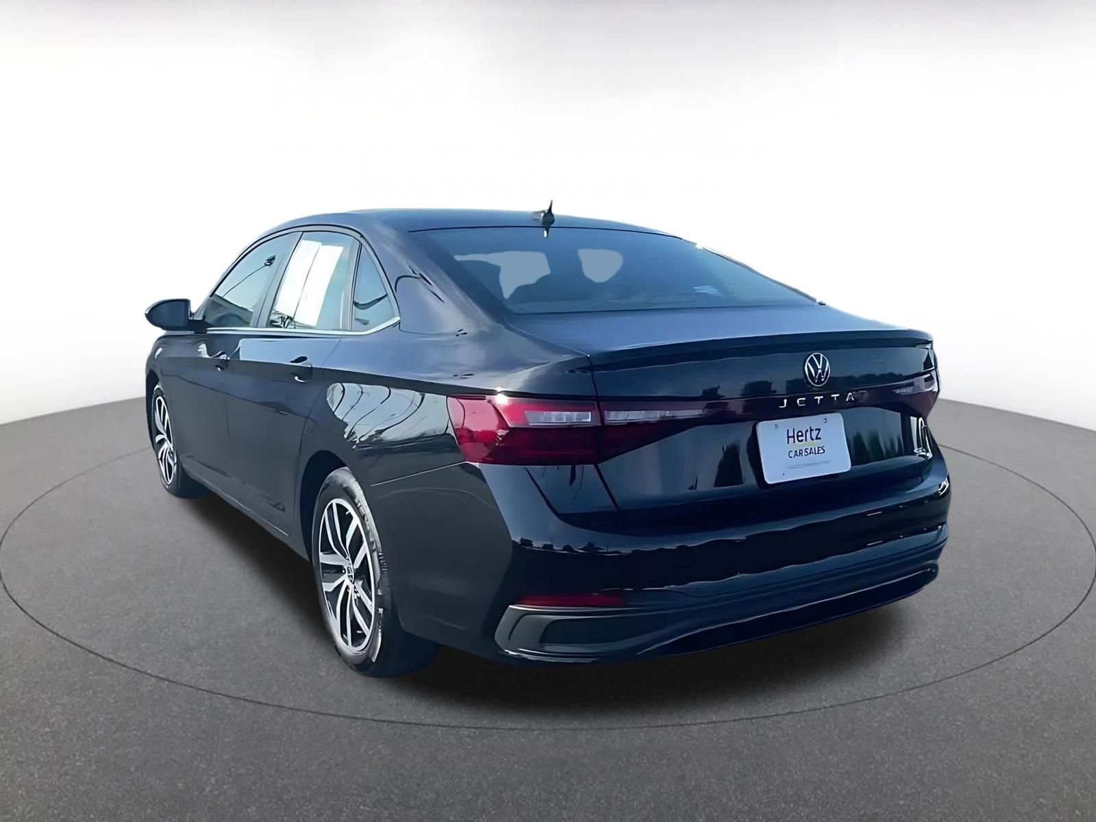 Used 2025 Volkswagen Jetta SE image 12