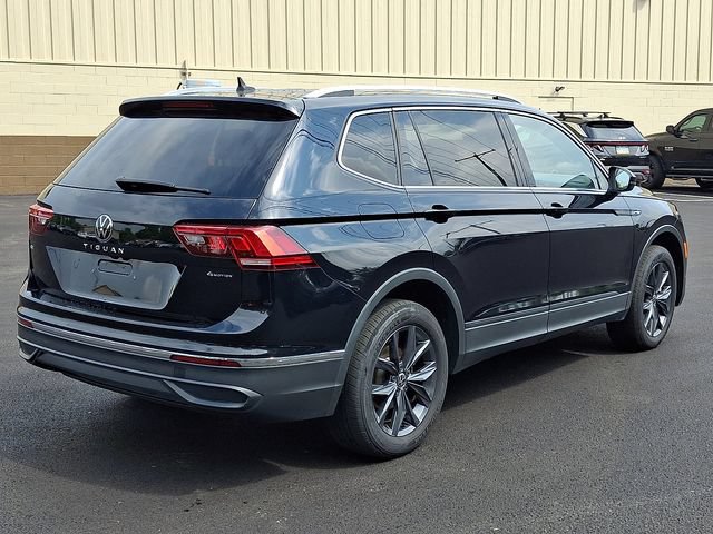 Used 2022 Volkswagen Tiguan SE AWD/4WD image 2