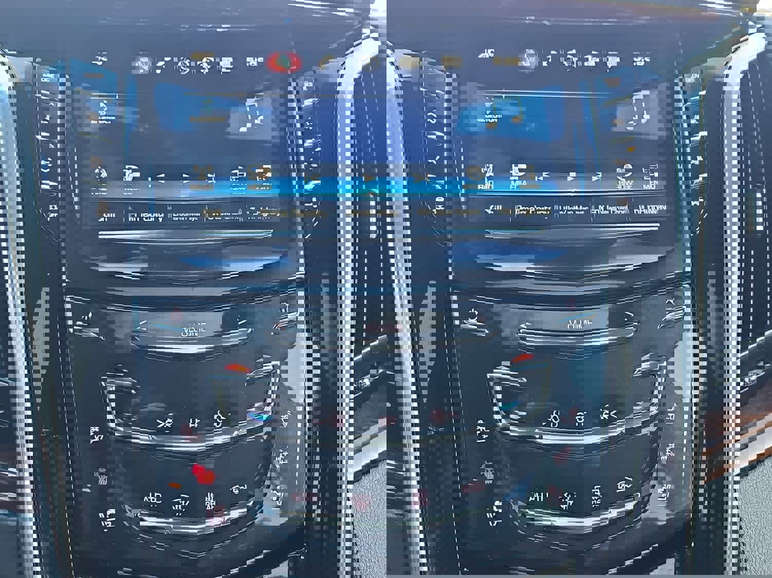 Used 2019 Cadillac Escalade Luxury w/ Escalade Sport Edition image 19