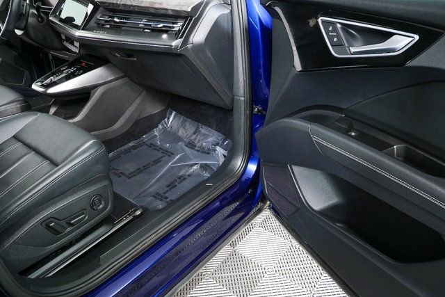 Used 2023 Audi Q4 e-tron Premium Plus w/ Premium Plus image 25