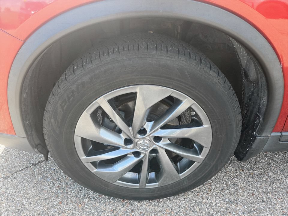 Used 2015 Nissan Rogue SL w/ SL Premium Package FWD image 16