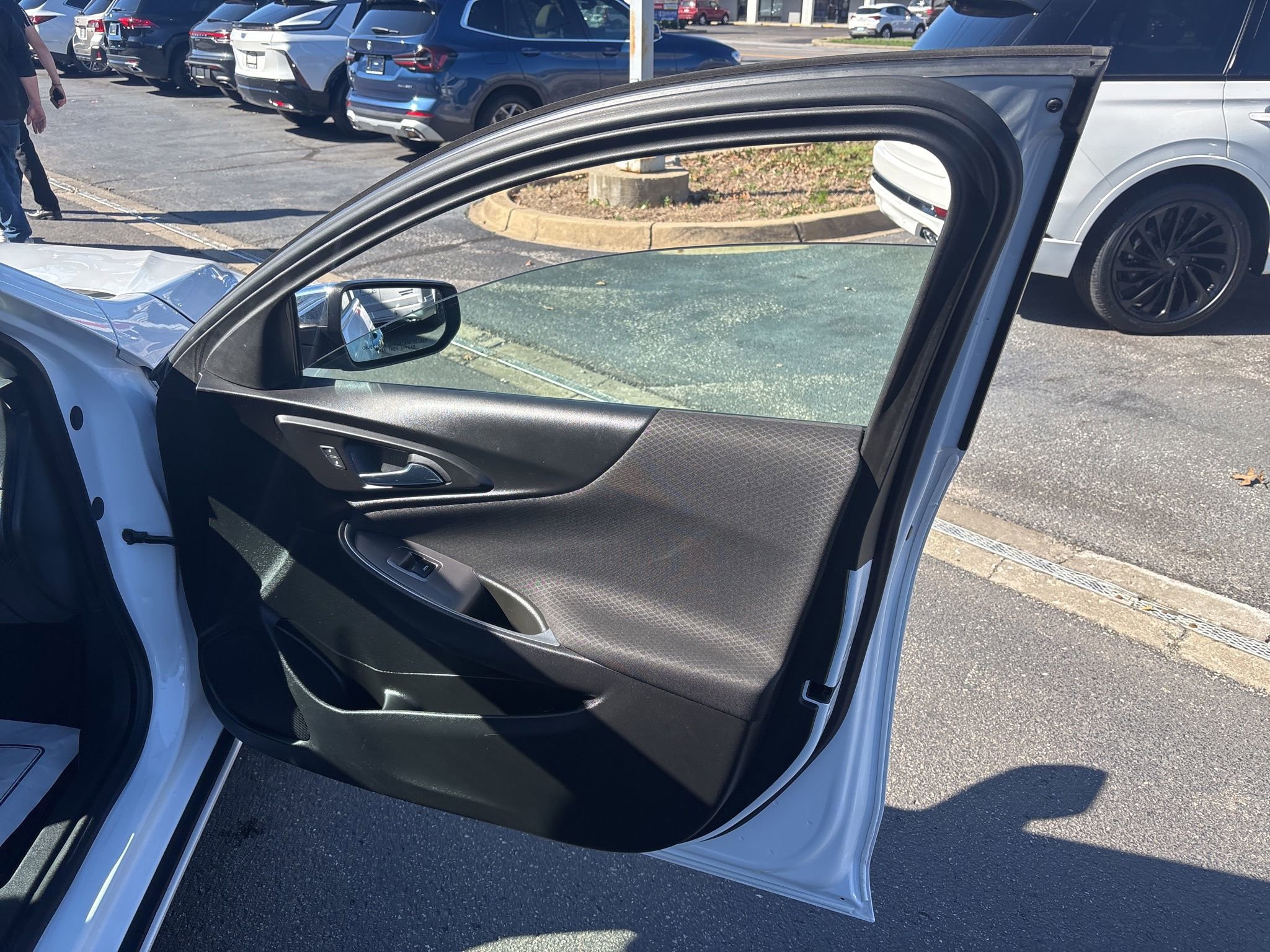 Used 2020 Chevrolet Malibu LT FWD image 17
