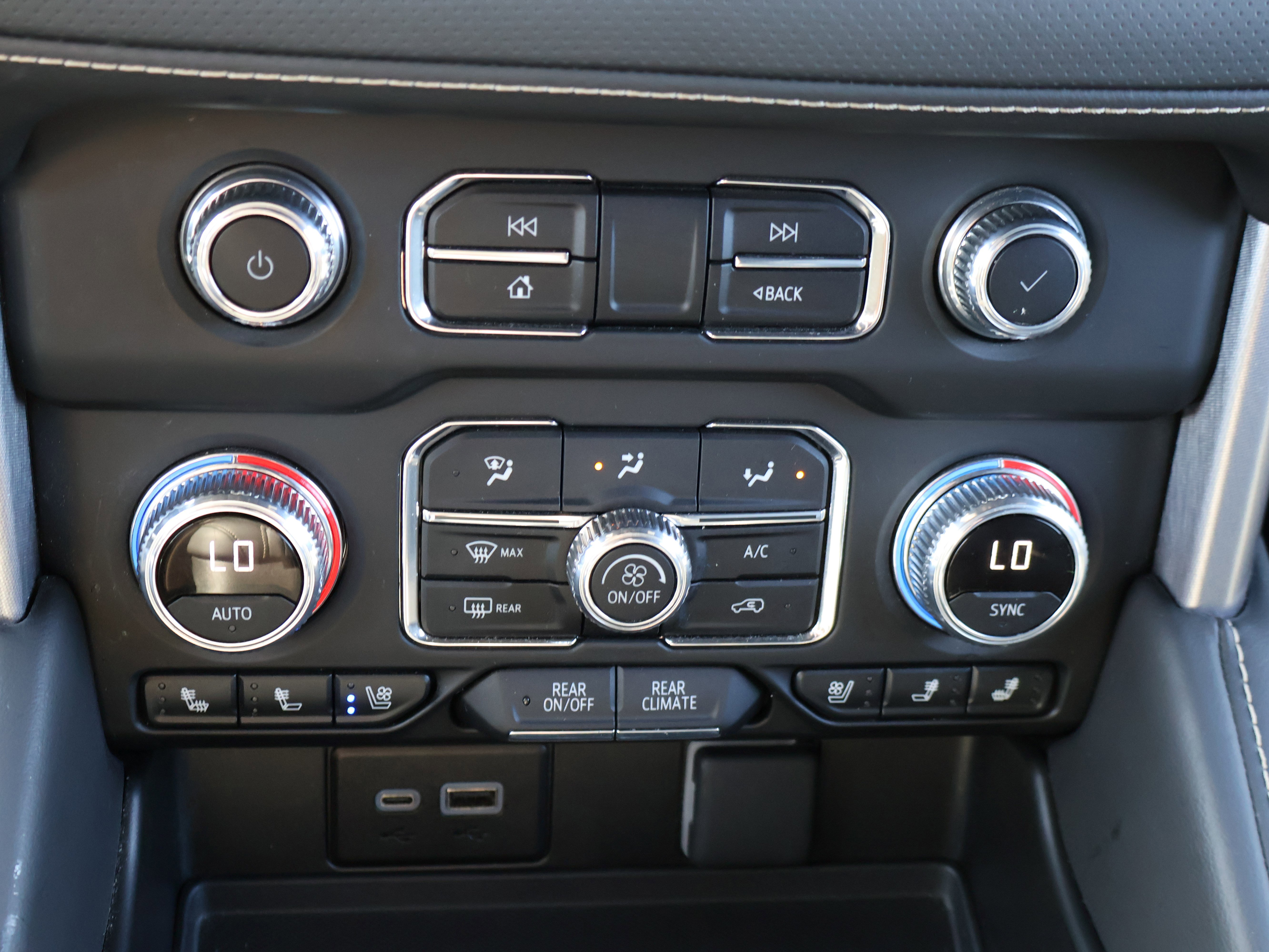 Used 2024 GMC Yukon SLT image 31