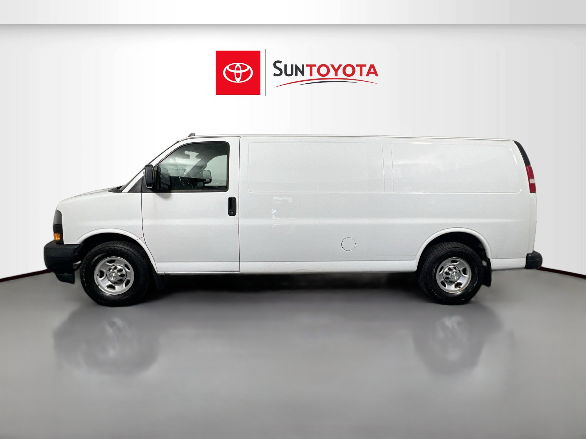 Used 2020 Chevrolet Express 3500 Extended w/ Driver Convenience Package RWD image 7