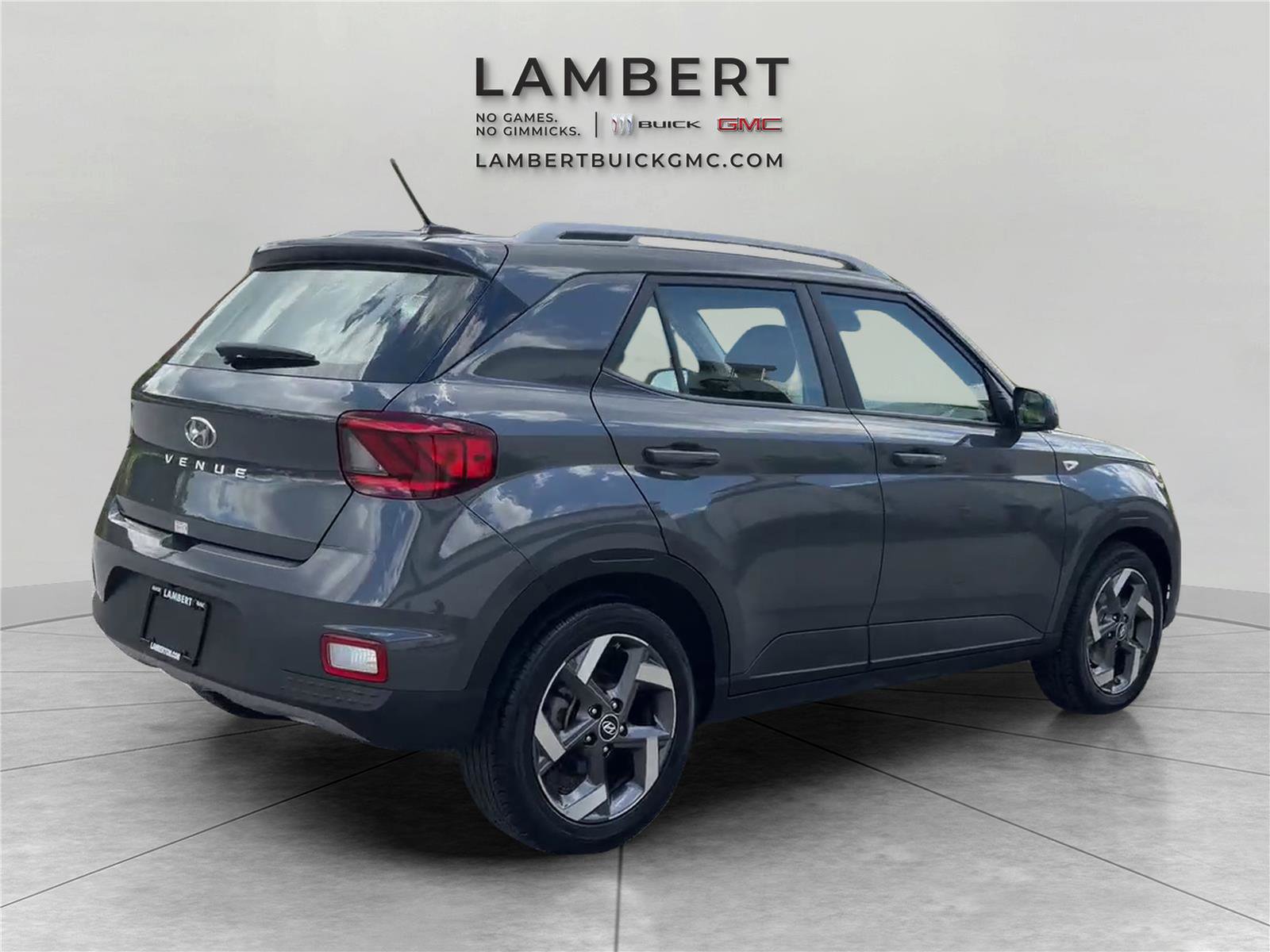 Used 2025 Hyundai Venue SEL FWD image 5