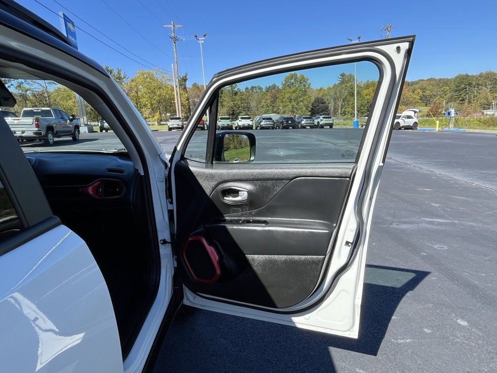 Used 2023 Jeep Renegade Trailhawk image 18