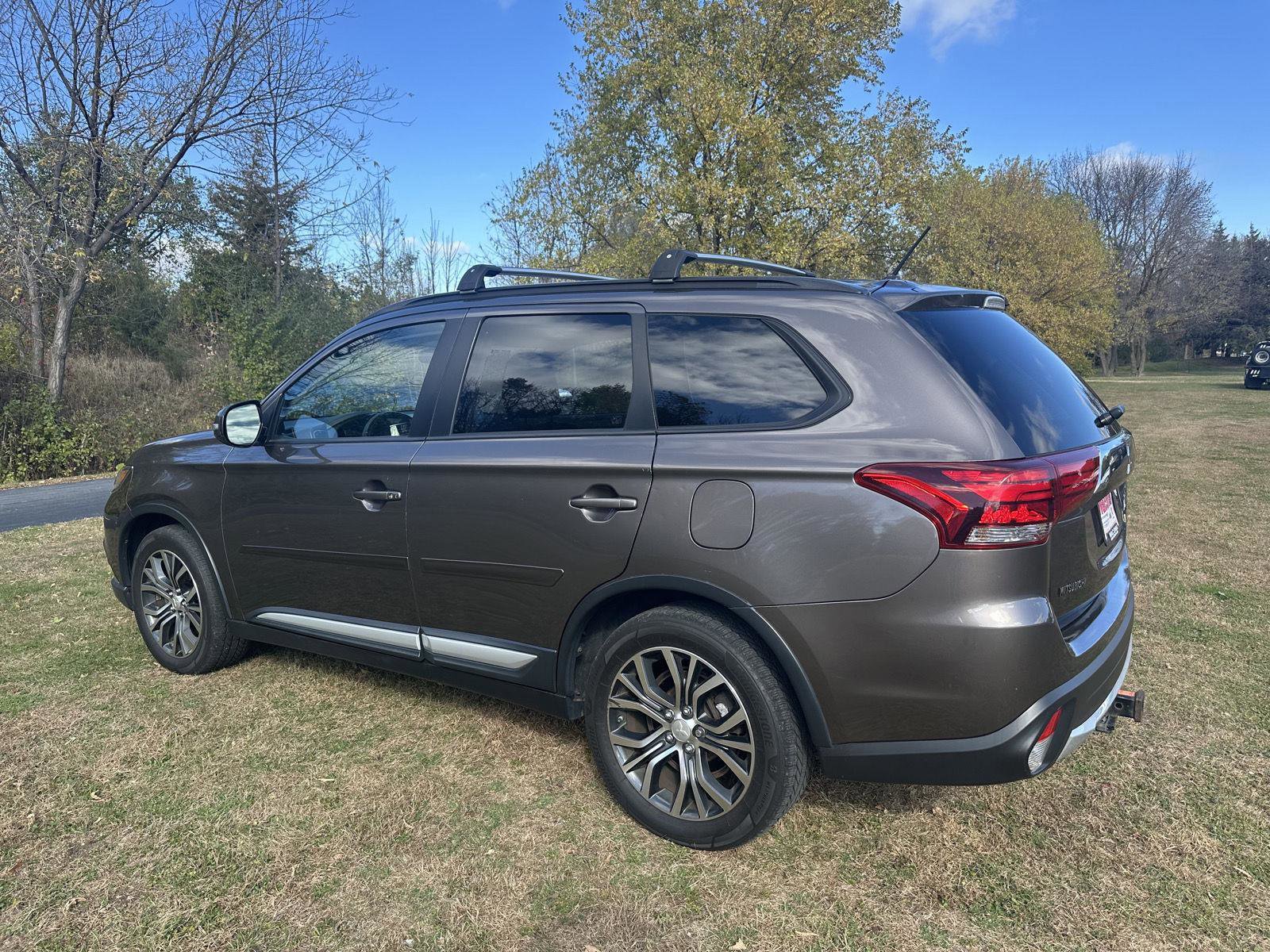 Used 2016 Mitsubishi Outlander SE image 3