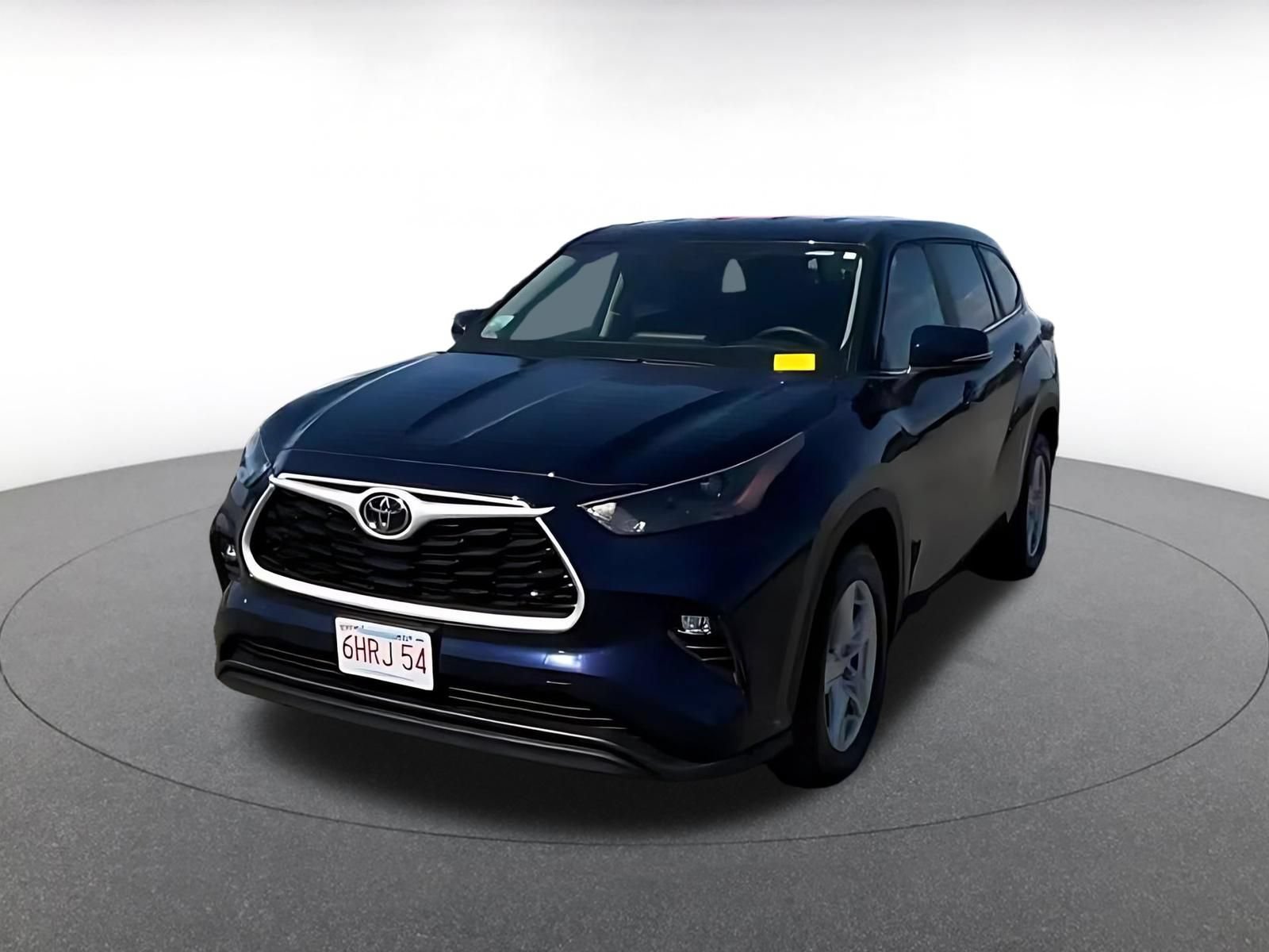 Used 2025 Toyota Highlander LE FWD image 6